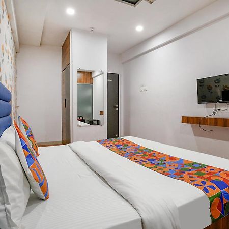 Fabhotel The Valentine - Udhna Road Surat Eksteriør bilde