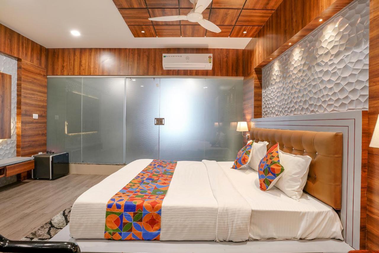 Fabhotel The Valentine - Udhna Road Surat Eksteriør bilde