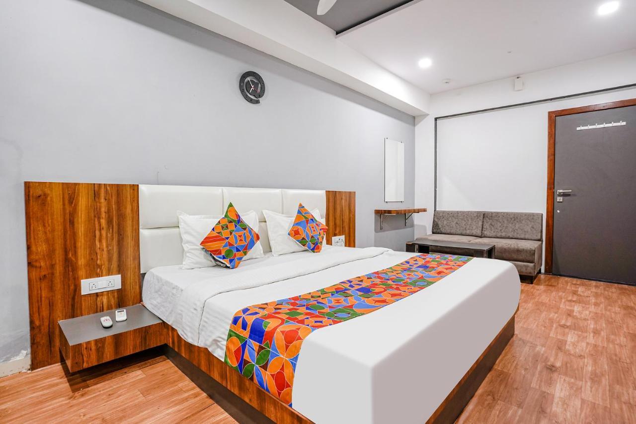 Fabhotel The Valentine - Udhna Road Surat Eksteriør bilde