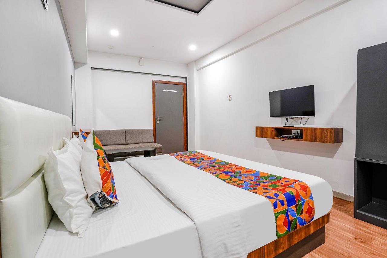 Fabhotel The Valentine - Udhna Road Surat Eksteriør bilde