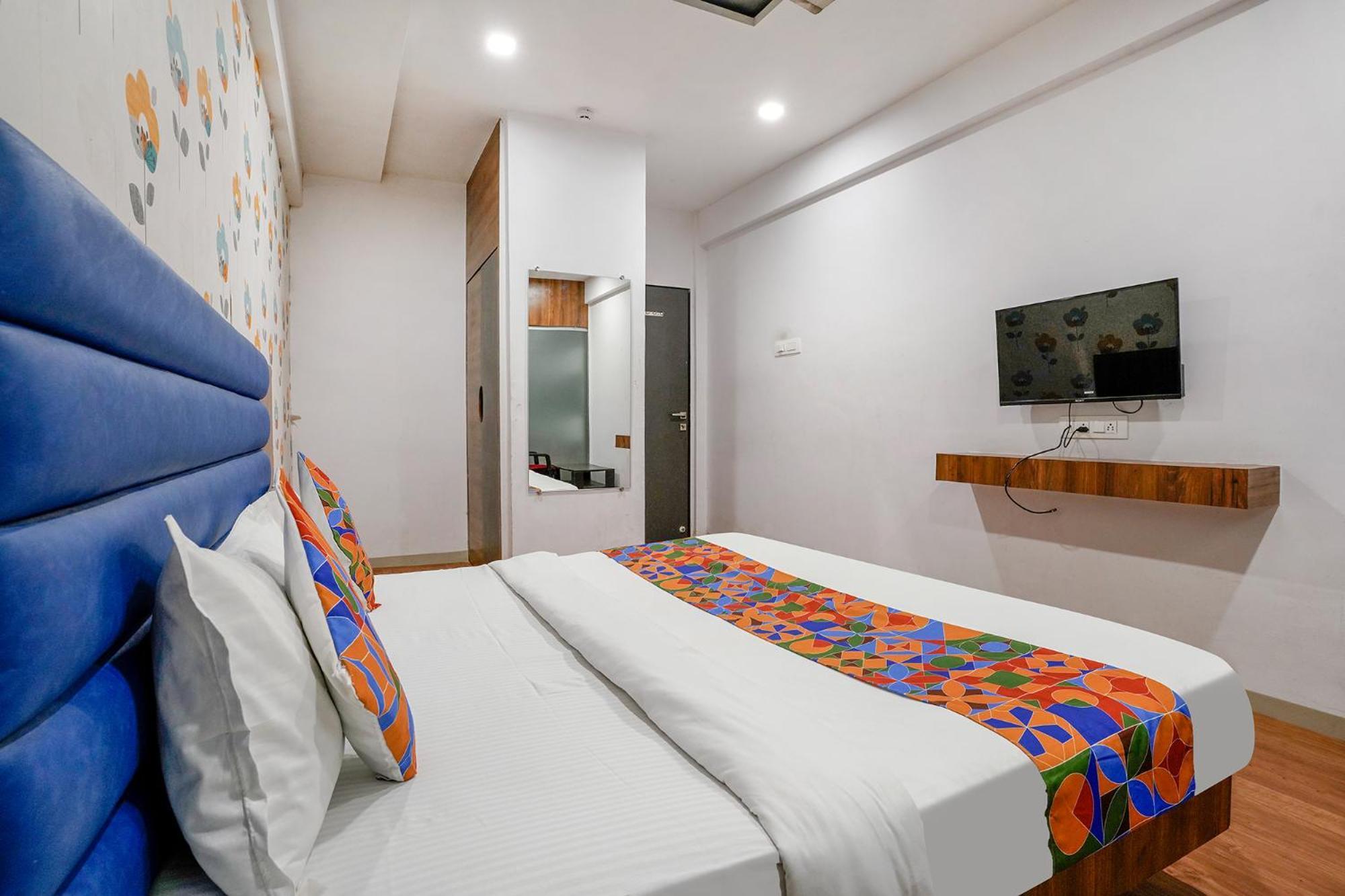 Fabhotel The Valentine - Udhna Road Surat Eksteriør bilde