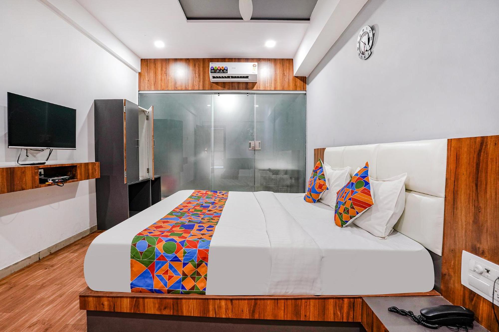 Fabhotel The Valentine - Udhna Road Surat Eksteriør bilde